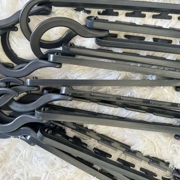 Space saving hangers - Picture 4 of 4